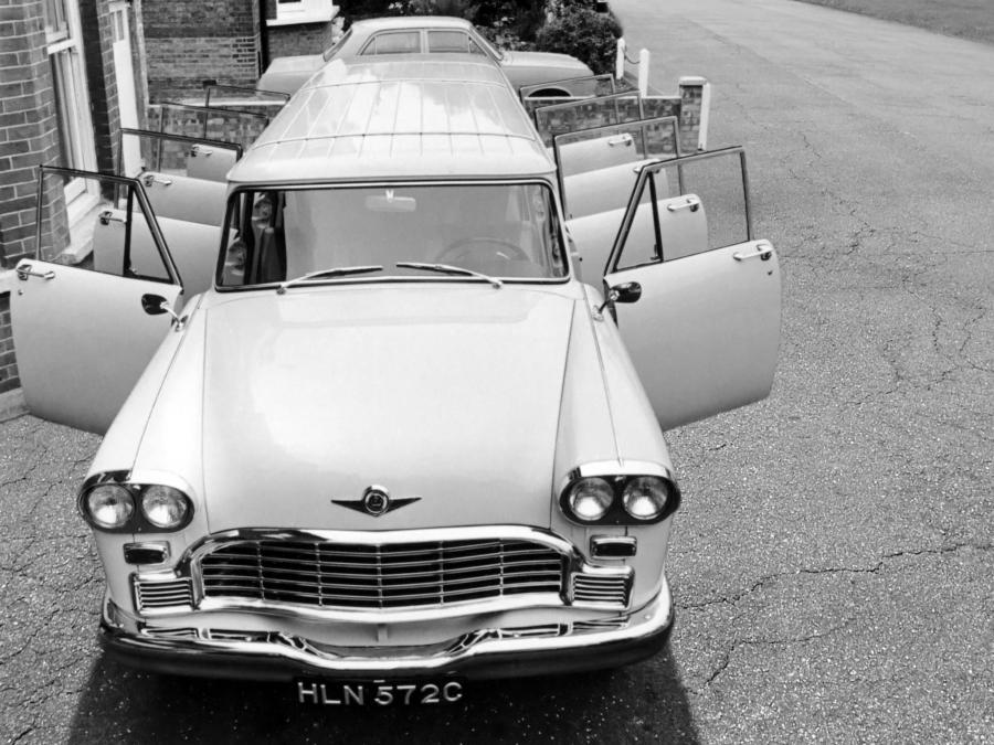  Checker Aerobus 8-Door Station Wagon 1962 года  (фото 7 из 9)
